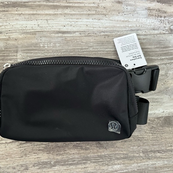 Lululemon everywhere belt bag - Picture 2 of 6